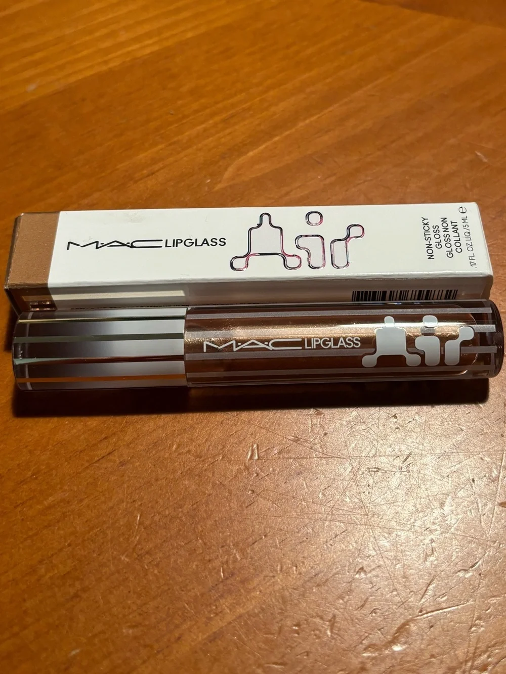 MAC Lipglass Air Non-Sticky Lipgloss Accolade